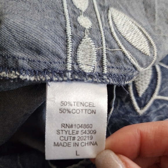 CHLOE & KATIE EMBROIDERED MINI SKIRT - Picture 5 of 8